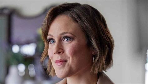 erin krakow hot pics|Erin Krakow Stuns in Tight Pleather Pants, ‘Looks。